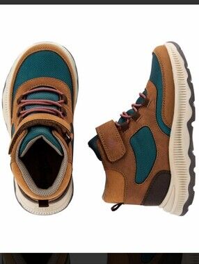 OshKosh B'gosh Baby Throwback Hiker Boots Size: 4M
